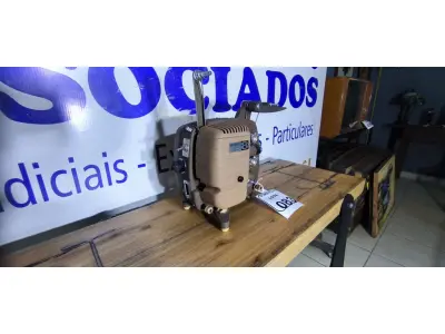 LOTE 083 - 01 PROJETOR SEKONIC 8MM. (NO ESTADO)