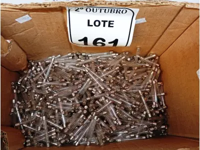 LOTE 161 - 01 LOTE COM GRANDE QUANTIDADE DE FUSÍVEIS. (NO ESTADO) ATENÇÃO! FAZER A VISITAÇÃO ANTES DE ARREMATAR, NÃO SABEMOS SE FUNCIONA. LEILÃO NÃO TEM GARANTIA E NEM DEVOLUÇÃO, SUJEITO A POSSÍVEIS AVARIAS VISÍVEIS/OCULTAS E/OU AUSÊNCIA DE COMPONENTES.