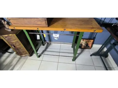 LOTE 015 - 01 APARADOR VERDE. PEÇA UPCYCLING - PRODUZIDA NO BOM E VELHO (NO ESTADO)