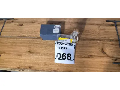 LOTE 068 - 01 ABACAXI DE CRISTAL. (NO ESTADO)