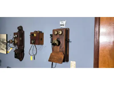 LOTE 002 - 01 TELEFONE MADEIRA PAREDE.PEÇA ORIGINAL, ANTES DOS ANOS 20.(NO ESTADO)