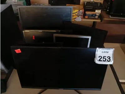 LOTE 253 - 10 MONITORES PARA RETIRADA DE PEÇA. (NO ESTADO) ATENÇÃO! FAZER A VISITAÇÃO ANTES DE ARREMATAR, NÃO SABEMOS SE FUNCIONA. LEILÃO NÃO TEM GARANTIA E NEM DEVOLUÇÃO, SUJEITO A POSSÍVEIS AVARIAS VISÍVEIS/OCULTAS E/OU AUSÊNCIA DE COMPONENTES.