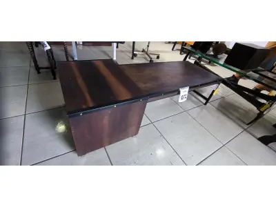 LOTE 072 - 01 MESA DE CENTRO. (NO ESTADO)