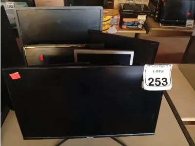 LOTE 253 - 10 MONITORES PARA RETIRADA DE PEÇA. (NO ESTADO) ATENÇÃO! FAZER A VISITAÇÃO ANTES DE ARREMATAR, NÃO SABEMOS SE FUNCIONA. LEILÃO NÃO TEM GARANTIA E NEM DEVOLUÇÃO, SUJEITO A POSSÍVEIS AVARIAS VISÍVEIS/OCULTAS E/OU AUSÊNCIA DE COMPONENTES.
