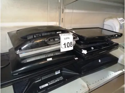LOTE 108 - 10 MONITORES LCD MARCAS E MODELOS DIVERSOS. (NO ESTADO) ATENÇÃO! FAZER A VISITAÇÃO ANTES DE ARREMATAR, NÃO SABEMOS SE FUNCIONA. LEILÃO NÃO TEM GARANTIA E NEM DEVOLUÇÃO, SUJEITO A POSSÍVEIS AVARIAS VISÍVEIS/OCULTAS E/OU AUSÊNCIA DE COMPONENTES.