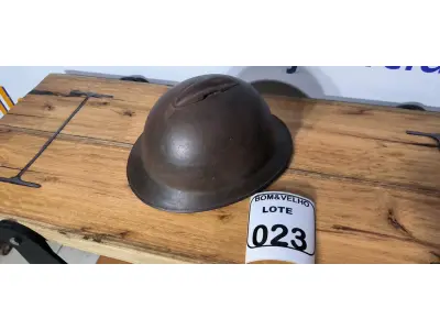LOTE 023 - 01 CAPACETE REVOLUÇÃO DE 1932. (NO ESTADO)