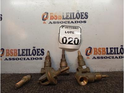 LOTE 020 - 04 REGISTROS PARA BANHEIRO DIVERSOS. (NO ESTADO) ATENÇÃO! FAZER A VISITAÇÃO ANTES DE ARREMATAR, NÃO SABEMOS SE FUNCIONA. LEILÃO NÃO TEM GARANTIA E NEM DEVOLUÇÃO, SUJEITO A POSSÍVEIS AVARIAS VISÍVEIS/OCULTAS E/OU AUSÊNCIA DE COMPONENTES.