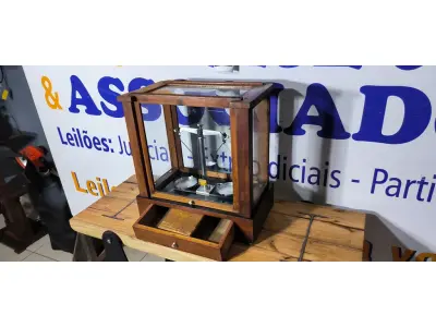 LOTE 031 - 01 BALANÇA DE PRECISÃO. (NO ESTADO)