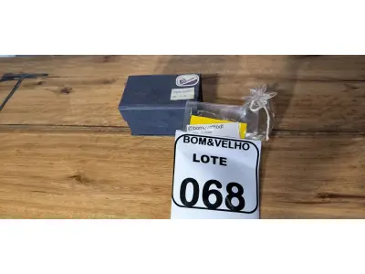 LOTE 068 - 01 ABACAXI DE CRISTAL. (NO ESTADO)
