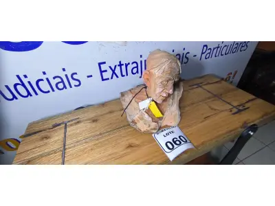 LOTE 060 - 01 MULHER IDOSA DE BARRO ALTAIR ALVES. (NO ESTADO)