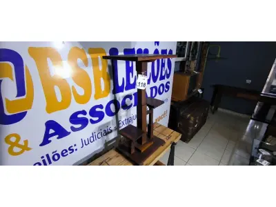 LOTE 118 - 01 MESA DE CANTO ART DECO. (NO ESTADO)