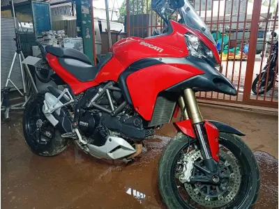 LOTE 009 - 01 MOTO DUCATI/MTS 1200; COR VERMELHA; ANO 2015. (TODOS DOCUMENTOS 2024 PAGOS)