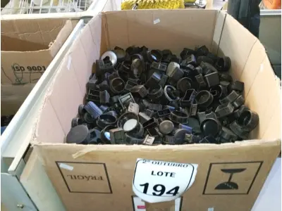 LOTE 194 - 01 LOTE COM GRANDE QUANTIDADE DE ACABAMENTOS DIVERSOS P MOVEIS. (NO ESTADO) ATENÇÃO! FAZER A VISITAÇÃO ANTES DE ARREMATAR, NÃO SABEMOS SE FUNCIONA. LEILÃO NÃO TEM GARANTIA E NEM DEVOLUÇÃO, SUJEITO A POSSÍVEIS AVARIAS VISÍVEIS/OCULTAS E/OU AUSÊNCIA DE COMPONENTES.