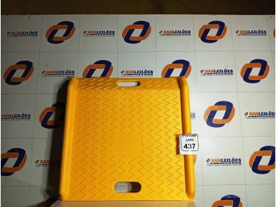 LOTE 437 - 01 RAMPA PORTÁTIL. (NO ESTADO) ATENÇÃO! FAZER A VISITAÇÃO ANTES DE ARREMATAR, NÃO SABEMOS SE FUNCIONA. LEILÃO NÃO TEM GARANTIA E NEM DEVOLUÇÃO, SUJEITO A POSSÍVEIS AVARIAS VISÍVEIS/OCULTAS E/OU AUSÊNCIA DE COMPONENTES.