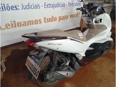 LOTE 005 - 01 MOTO HONDA /PCX 150 DLX ABS; COR BRANCA. ANO 2021. (NO ESTADO) (TODOS DOCUMENTOS 2024 PAGOS)