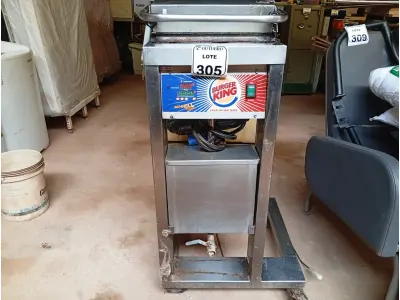 LOTE 530 - 01 MULTI-GRIL/CHAPA EM INOX TRIFÁSICO. (NO ESTADO) ATENÇÃO! FAZER A VISITAÇÃO ANTES DE ARREMATAR, NÃO SABEMOS SE FUNCIONA. LEILÃO NÃO TEM GARANTIA E NEM DEVOLUÇÃO, SUJEITO A POSSÍVEIS AVARIAS VISÍVEIS/OCULTAS E/OU AUSÊNCIA DE COMPONENTES.
