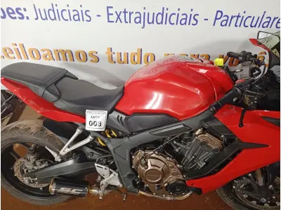 LOTE 008 - 01 MOTO HONDA/CBR 650R; COR VERMELHA; ANO 2022. (NO ESTADO) (TODOS DOCUMENTOS 2024 PAGOS)