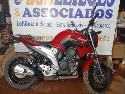 LOTE 007 - 01 MOTO YAMAHA/FZ25 FAZER; COR VERMELHA; ANO 2023. (NO ESTADO) (TODOS DOCUMENTOS 2024 PAGOS)