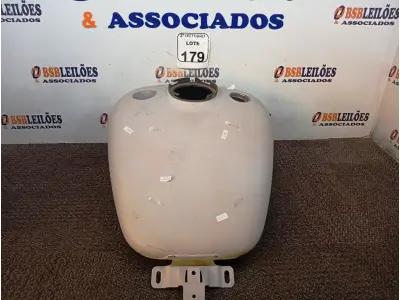 LOTE 179 - 01 TANQUE HARLEY DAIVDSON REDD KINNY. (NO ESTADO) ATENÇÃO! FAZER A VISITAÇÃO ANTES DE ARREMATAR, NÃO SABEMOS SE FUNCIONA. LEILÃO NÃO TEM GARANTIA E NEM DEVOLUÇÃO, SUJEITO A POSSÍVEIS AVARIAS VISÍVEIS/OCULTAS E/OU AUSÊNCIA DE COMPONENTES.
