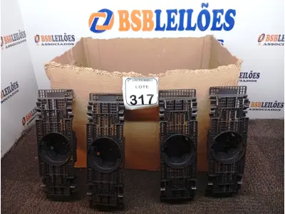 LOTE 317 - 01 LOTE COM GRANDE QUANTIDADE DE SUPORTES PARA CAIXAS DE LUX OCTOGONAL. (NO ESTADO) ATENÇÃO! FAZER A VISITAÇÃO ANTES DE ARREMATAR, NÃO SABEMOS SE FUNCIONA. LEILÃO NÃO TEM GARANTIA E NEM DEVOLUÇÃO, SUJEITO A POSSÍVEIS AVARIAS VISÍVEIS/OCULTAS E/OU AUSÊNCIA DE COMPONENTES.