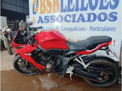 LOTE 008 - 01 MOTO HONDA/CBR 650R; COR VERMELHA; ANO 2022. (NO ESTADO) (TODOS DOCUMENTOS 2024 PAGOS)