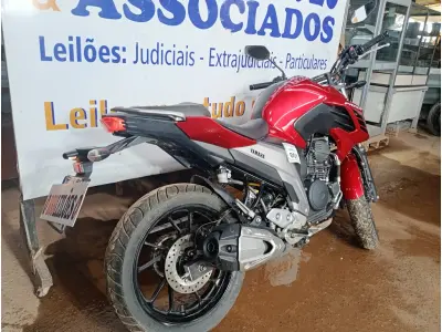 LOTE 007 - 01 MOTO YAMAHA/FZ25 FAZER; COR VERMELHA; ANO 2023. (NO ESTADO) (TODOS DOCUMENTOS 2024 PAGOS)