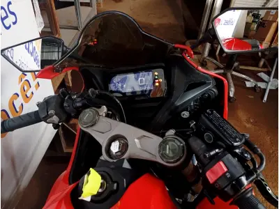 LOTE 008 - 01 MOTO HONDA/CBR 650R; COR VERMELHA; ANO 2022. (NO ESTADO) (TODOS DOCUMENTOS 2024 PAGOS)