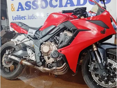 LOTE 008 - 01 MOTO HONDA/CBR 650R; COR VERMELHA; ANO 2022. (NO ESTADO) (TODOS DOCUMENTOS 2024 PAGOS)