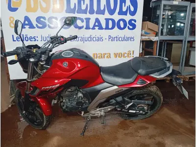 LOTE 007 - 01 MOTO YAMAHA/FZ25 FAZER; COR VERMELHA; ANO 2023. (NO ESTADO) (TODOS DOCUMENTOS 2024 PAGOS)