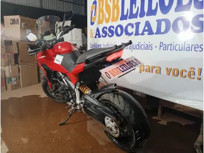 LOTE 009 - 01 MOTO DUCATI/MTS 1200; COR VERMELHA; ANO 2015. (TODOS DOCUMENTOS 2024 PAGOS)