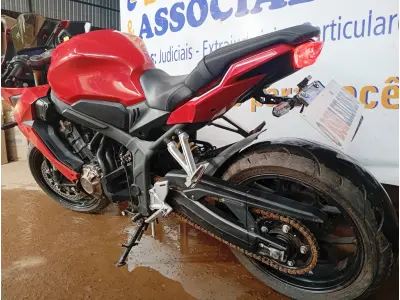 LOTE 008 - 01 MOTO HONDA/CBR 650R; COR VERMELHA; ANO 2022. (NO ESTADO) (TODOS DOCUMENTOS 2024 PAGOS)