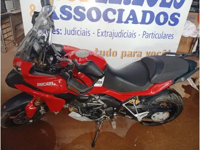 LOTE 009 - 01 MOTO DUCATI/MTS 1200; COR VERMELHA; ANO 2015. (TODOS DOCUMENTOS 2024 PAGOS)