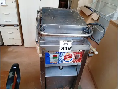 LOTE 528 - 01 MULTI-GRIL/CHAPA EM INOX TRIFÁSICO. (NO ESTADO) ATENÇÃO! FAZER A VISITAÇÃO ANTES DE ARREMATAR, NÃO SABEMOS SE FUNCIONA. LEILÃO NÃO TEM GARANTIA E NEM DEVOLUÇÃO, SUJEITO A POSSÍVEIS AVARIAS VISÍVEIS/OCULTAS E/OU AUSÊNCIA DE COMPONENTES.