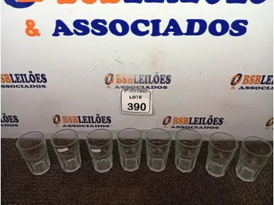 LOTE 390 - 08 COPOS DE VIDRO. (NO ESTADO) ATENÇÃO! FAZER A VISITAÇÃO ANTES DE ARREMATAR, NÃO SABEMOS SE FUNCIONA. LEILÃO NÃO TEM GARANTIA E NEM DEVOLUÇÃO, SUJEITO A POSSÍVEIS AVARIAS VISÍVEIS/OCULTAS E/OU AUSÊNCIA DE COMPONENTES.