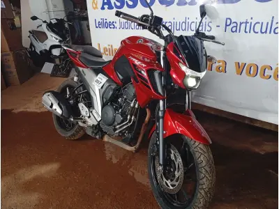 LOTE 007 - 01 MOTO YAMAHA/FZ25 FAZER; COR VERMELHA; ANO 2023. (NO ESTADO) (TODOS DOCUMENTOS 2024 PAGOS)