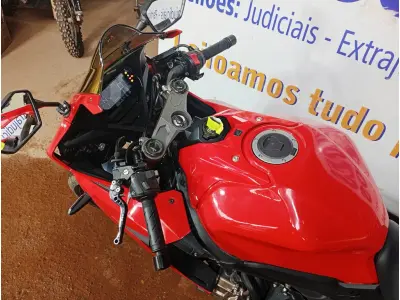 LOTE 008 - 01 MOTO HONDA/CBR 650R; COR VERMELHA; ANO 2022. (NO ESTADO) (TODOS DOCUMENTOS 2024 PAGOS)