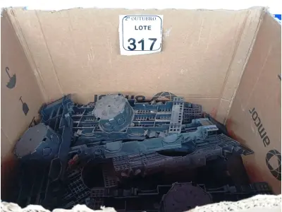 LOTE 317 - 01 LOTE COM GRANDE QUANTIDADE DE SUPORTES PARA CAIXAS DE LUX OCTOGONAL. (NO ESTADO) ATENÇÃO! FAZER A VISITAÇÃO ANTES DE ARREMATAR, NÃO SABEMOS SE FUNCIONA. LEILÃO NÃO TEM GARANTIA E NEM DEVOLUÇÃO, SUJEITO A POSSÍVEIS AVARIAS VISÍVEIS/OCULTAS E/OU AUSÊNCIA DE COMPONENTES.