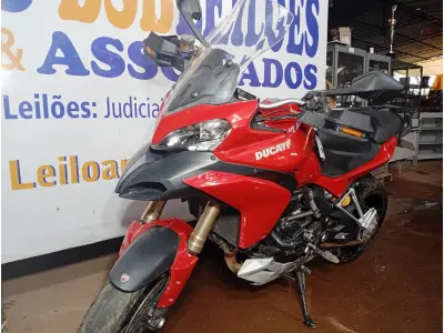 LOTE 009 - 01 MOTO DUCATI/MTS 1200; COR VERMELHA; ANO 2015. (TODOS DOCUMENTOS 2024 PAGOS)