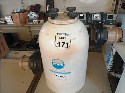 LOTE 171 - 01 FILTRO PARA PISCINA EPEX. (NO ESTADO) ATENÇÃO! FAZER A VISITAÇÃO ANTES DE ARREMATAR, NÃO SABEMOS SE FUNCIONA. LEILÃO NÃO TEM GARANTIA E NEM DEVOLUÇÃO, SUJEITO A POSSÍVEIS AVARIAS VISÍVEIS/OCULTAS E/OU AUSÊNCIA DE COMPONENTES.