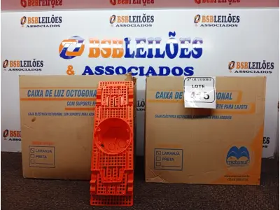 LOTE 415 - 02 CAIXAS DE LUZ OCTOGONAL. (NO ESTADO) ATENÇÃO! FAZER A VISITAÇÃO ANTES DE ARREMATAR, NÃO SABEMOS SE FUNCIONA. LEILÃO NÃO TEM GARANTIA E NEM DEVOLUÇÃO, SUJEITO A POSSÍVEIS AVARIAS VISÍVEIS/OCULTAS E/OU AUSÊNCIA DE COMPONENTES.