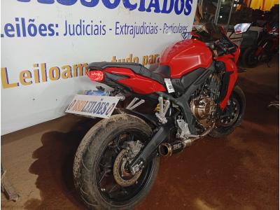 LOTE 008 - 01 MOTO HONDA/CBR 650R; COR VERMELHA; ANO 2022. (NO ESTADO) (TODOS DOCUMENTOS 2024 PAGOS)