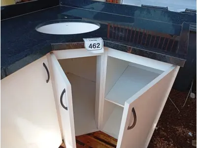 LOTE 462 - 01 ARMÁRIO DE CANTO PARA BANHEIRO COM PIA E PEDRA EM GRANITO (NO ESTADO) ATENÇÃO! FAZER A VISITAÇÃO ANTES DE ARREMATAR, NÃO SABEMOS SE FUNCIONA. LEILÃO NÃO TEM GARANTIA E NEM DEVOLUÇÃO, SUJEITO A POSSÍVEIS AVARIAS VISÍVEIS/OCULTAS E/OU AUSÊNCIA DE COMPONENTES.