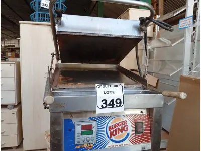 LOTE 528 - 01 MULTI-GRIL/CHAPA EM INOX TRIFÁSICO. (NO ESTADO) ATENÇÃO! FAZER A VISITAÇÃO ANTES DE ARREMATAR, NÃO SABEMOS SE FUNCIONA. LEILÃO NÃO TEM GARANTIA E NEM DEVOLUÇÃO, SUJEITO A POSSÍVEIS AVARIAS VISÍVEIS/OCULTAS E/OU AUSÊNCIA DE COMPONENTES.