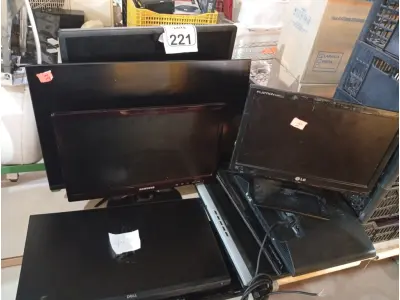 LOTE 221 - 09 MONITORES LCD MARCAS E MODELOS DIVERSOS P/RETIRADA DE PEÇAS. (NO ESTADO) ATENÇÃO! FAZER A VISITAÇÃO ANTES DE ARREMATAR, NÃO SABEMOS SE FUNCIONA. LEILÃO NÃO TEM GARANTIA E NEM DEVOLUÇÃO, SUJEITO A POSSÍVEIS AVARIAS VISÍVEIS/OCULTAS E/OU AUSÊNCIA DE COMPONENTES.