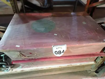 LOTE 084 - 02 CAIXAS DE FERRO P/MANGUEIRAS DE INCÊNDIO. (NO ESTADO) ATENÇÃO! FAZER A VISITAÇÃO ANTES DE ARREMATAR, NÃO SABEMOS SE FUNCIONA. LEILÃO NÃO TEM GARANTIA E NEM DEVOLUÇÃO, SUJEITO A POSSÍVEIS AVARIAS VISÍVEIS/OCULTAS E/OU AUSÊNCIA DE COMPONENTES.