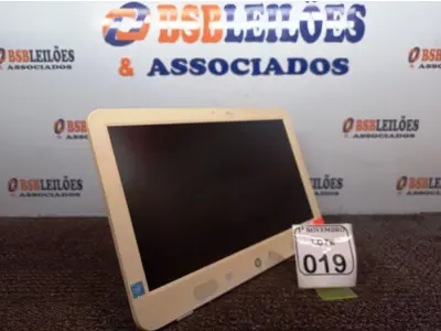 LOTE 019 - 01 ALL IN ONE HP. (NO ESTADO) ATENÇÃO! FAZER A VISITAÇÃO ANTES DE ARREMATAR, NÃO SABEMOS SE FUNCIONA. LEILÃO NÃO TEM GARANTIA E NEM DEVOLUÇÃO, SUJEITO A POSSÍVEIS AVARIAS VISÍVEIS/OCULTAS E/OU AUSÊNCIA DE COMPONENTES.
