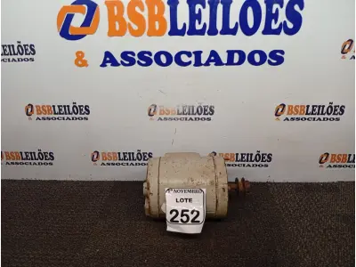 LOTE 252 - 01 MOTOR ELÉTRICO. (NO ESTADO) ATENÇÃO! FAZER A VISITAÇÃO ANTES DE ARREMATAR, NÃO SABEMOS SE FUNCIONA. LEILÃO NÃO TEM GARANTIA E NEM DEVOLUÇÃO, SUJEITO A POSSÍVEIS AVARIAS VISÍVEIS/OCULTAS E/OU AUSÊNCIA DE COMPONENTES.