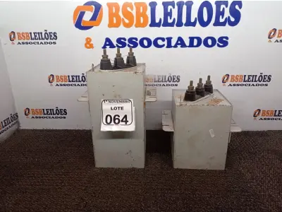 LOTE 064 - 02 CAPACITORES. (NO ESTADO) ATENÇÃO! FAZER A VISITAÇÃO ANTES DE ARREMATAR, NÃO SABEMOS SE FUNCIONA. LEILÃO NÃO TEM GARANTIA E NEM DEVOLUÇÃO, SUJEITO A POSSÍVEIS AVARIAS VISÍVEIS/OCULTAS E/OU AUSÊNCIA DE COMPONENTES.