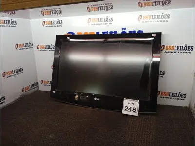 LOTE 248 - 01 TV LG 32” P/RETIRADA DE PEÇAS. (NO ESTADO) ATENÇÃO! FAZER A VISITAÇÃO ANTES DE ARREMATAR, NÃO SABEMOS SE FUNCIONA. LEILÃO NÃO TEM GARANTIA E NEM DEVOLUÇÃO, SUJEITO A POSSÍVEIS AVARIAS VISÍVEIS/OCULTAS E/OU AUSÊNCIA DE COMPONENTES.