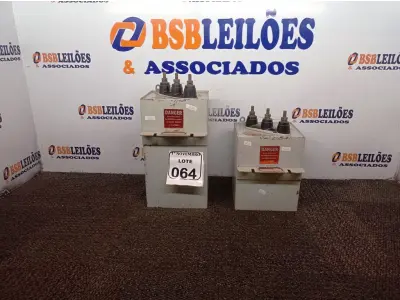 LOTE 064 - 02 CAPACITORES. (NO ESTADO) ATENÇÃO! FAZER A VISITAÇÃO ANTES DE ARREMATAR, NÃO SABEMOS SE FUNCIONA. LEILÃO NÃO TEM GARANTIA E NEM DEVOLUÇÃO, SUJEITO A POSSÍVEIS AVARIAS VISÍVEIS/OCULTAS E/OU AUSÊNCIA DE COMPONENTES.